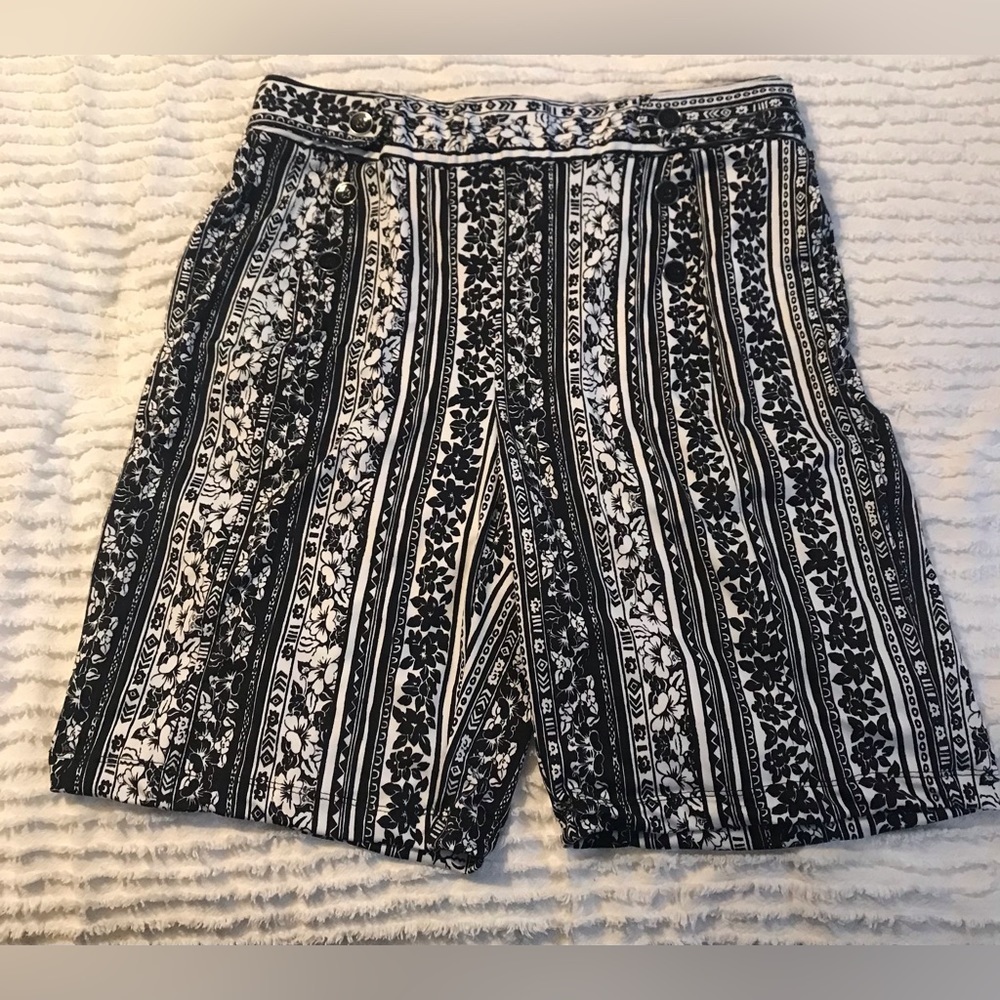 Robert Louis L Knit Bermuda Shorts Black White Floral Stripe Pull On Stretch L